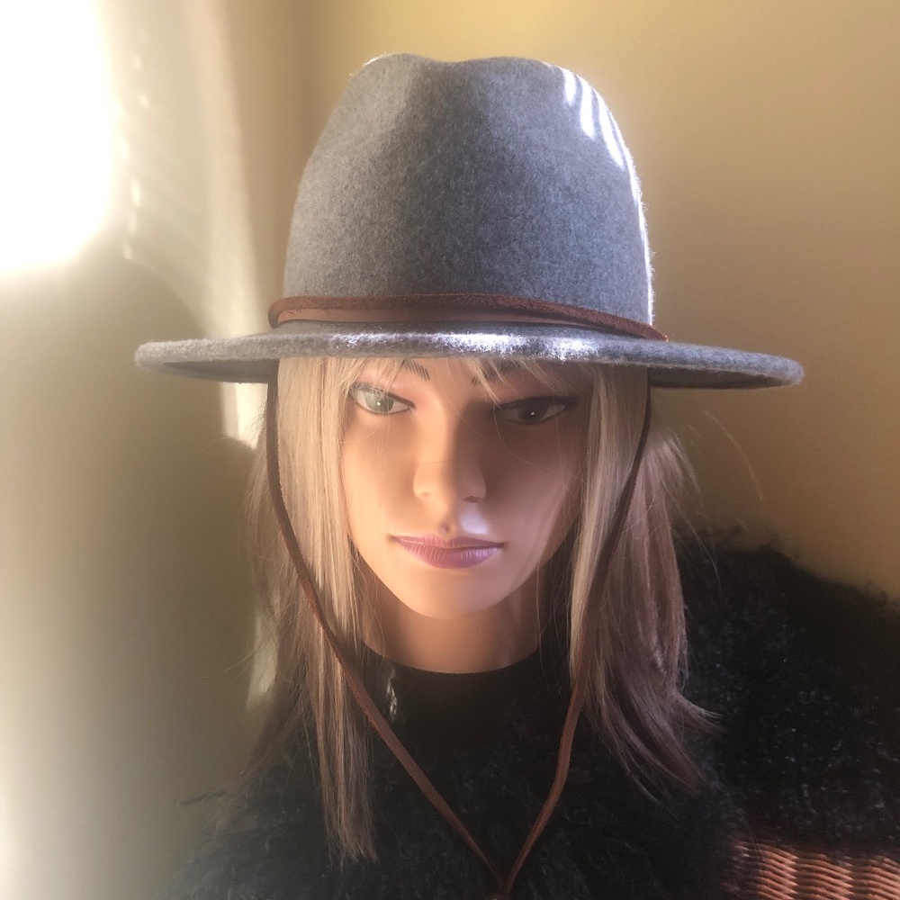 NWOT Gray Felt Fedora with Leather Strap